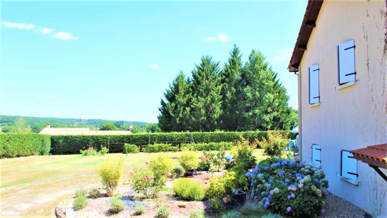 La Salamandre De Chazelles 16 Bed & Breakfast Exterior photo